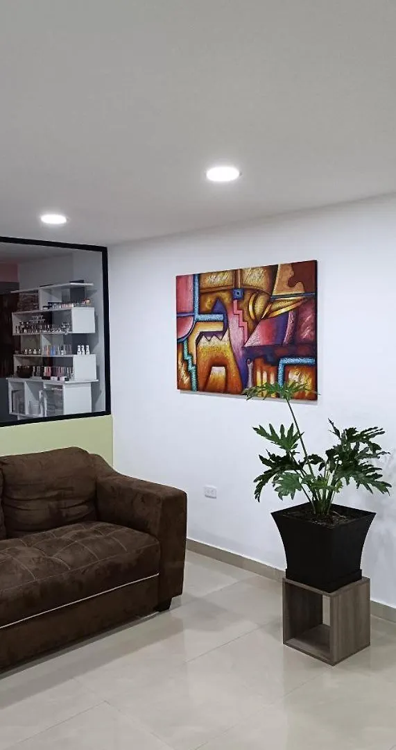 Julius Hostal, Desde Las 14 Horas Hasta 12 Del Mediodia 基多