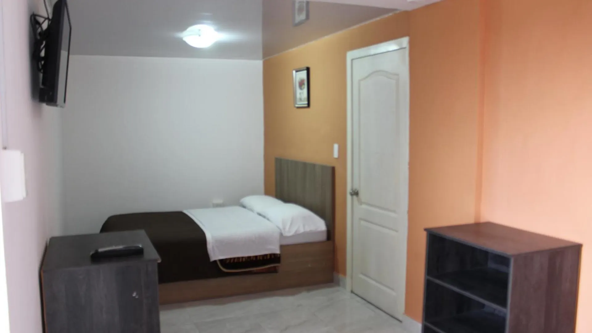 Julius Hostal, Desde Las 14 Horas Hasta 12 Del Mediodia 基多 厄瓜多尔