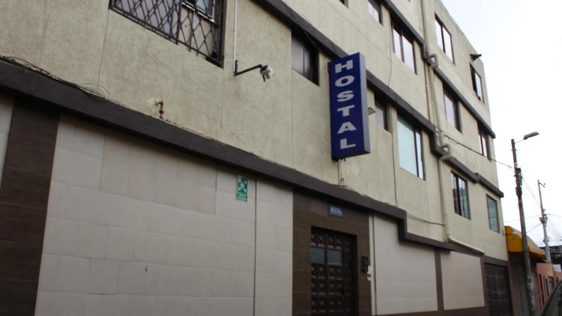 Julius Hostal, Desde Las 14 Horas Hasta 12 Del Mediodia Quito 0*,