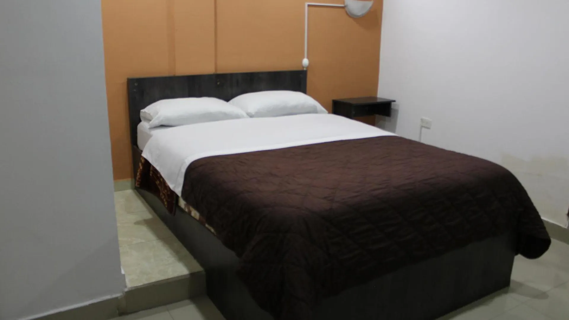 Julius Hostal, Desde Las 14 Horas Hasta 12 Del Mediodia Quito Guest house