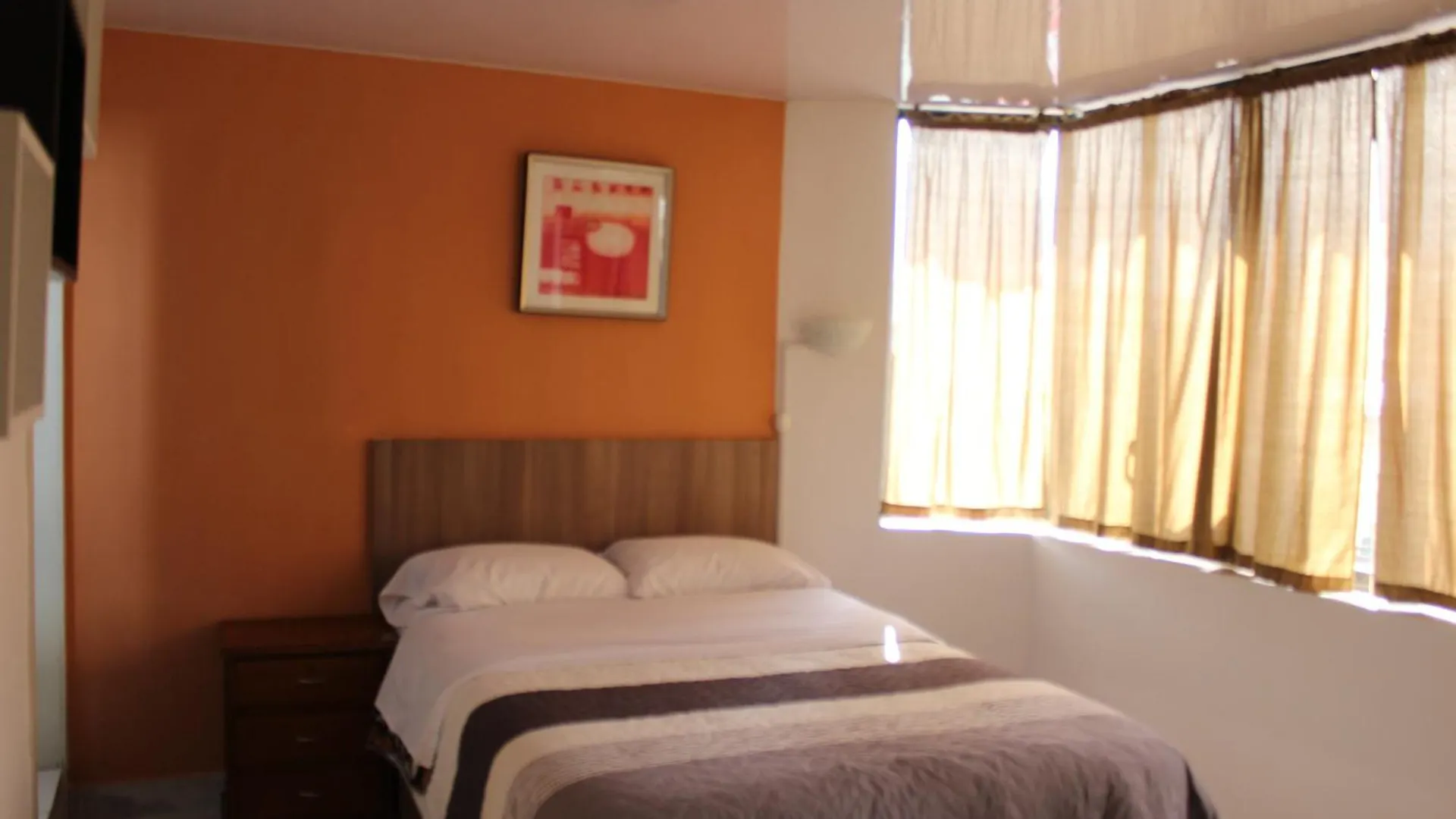 Julius Hostal, Desde Las 14 Horas Hasta 12 Del Mediodia Quito Guest house