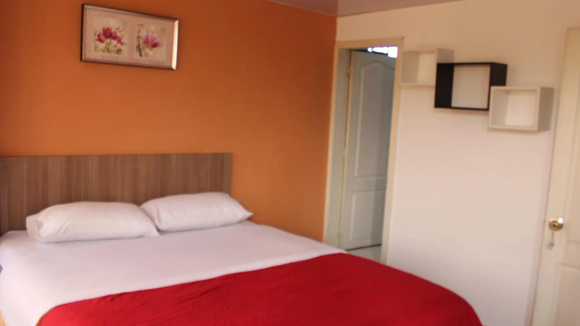 Guest house Julius Hostal, Desde Las 14 Horas Hasta 12 Del Mediodia Quito Ecuador